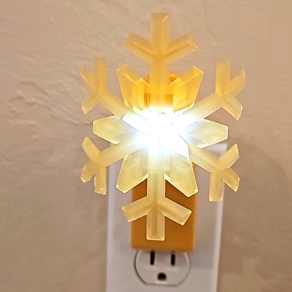 Wallflower Vintage Snowflake Ornament plug in diffuser and night light